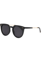 I-Sea Ella Sunglasses-Black-Hand In Pocket