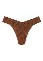 Hanky Panky Signature Lace Original Rise Thong - Macchiato-Hand In Pocket