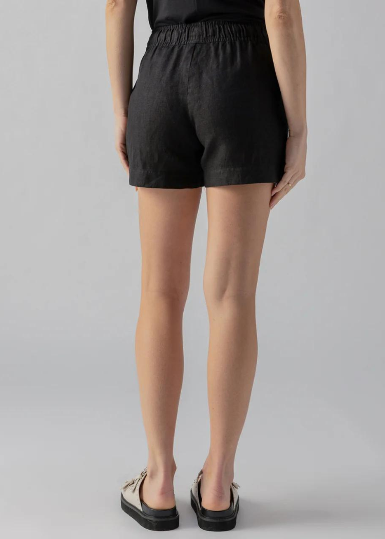 Sanctuary Always Linen Short - Black ***FINAL SALE***-Hand In Pocket