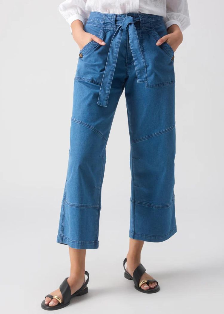 Joe's Jeans Mia Petite Wide Leg - Exhale-Hand In Pocket