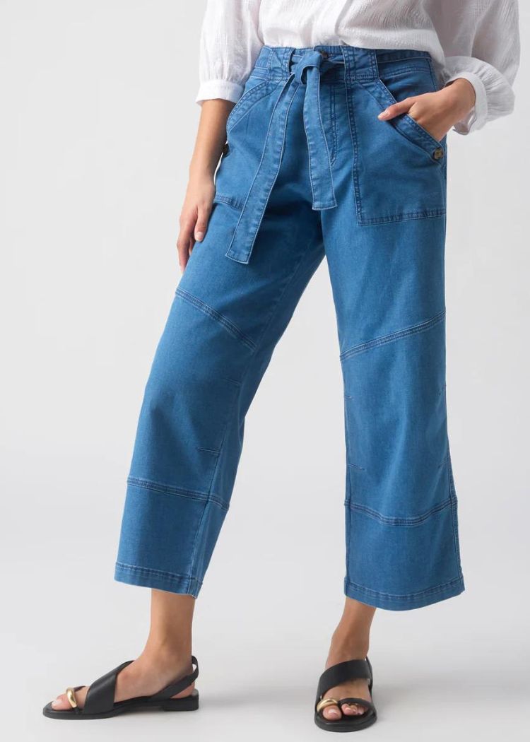 Joe's Jeans Mia Petite Wide Leg - Exhale-Hand In Pocket