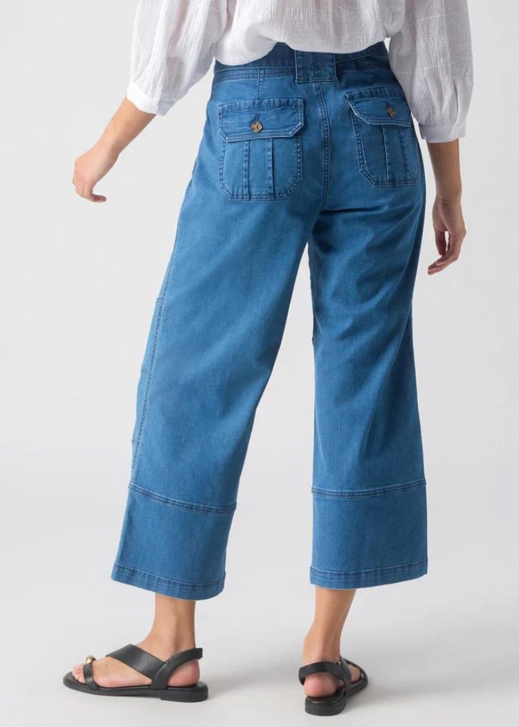 Joe's Jeans Mia Petite Wide Leg - Exhale-Hand In Pocket